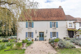 
                                                                                        Vente
                                                                                         Maison de caractère avec gîte, garage et jardin 