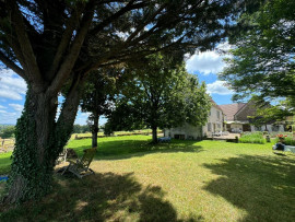
                                                                                        Vente
                                                                                         Maison de caractère avec gîte, garage et jardin 