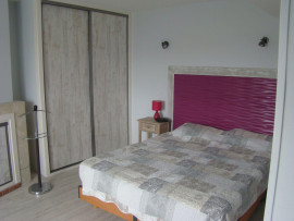 
                                                                                        Location
                                                                                         Maison de caractère dans bourg d'un village