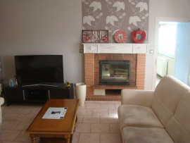 
                                                                                        Location
                                                                                         Maison de caractère dans bourg d'un village