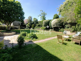 
                                                                                        Vente
                                                                                         Maison de caractère en pierre proche commerces et écoles, en