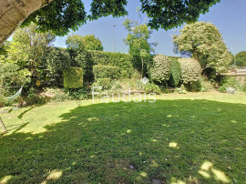 
                                                                                        Vente
                                                                                         Maison de caractère en pierre proche commerces et écoles, en