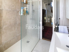 
                                                                                        Vente
                                                                                         Maison de caractère en pierre proche commerces et écoles, en