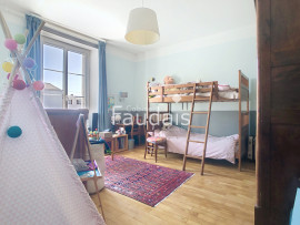 
                                                                                        Vente
                                                                                         Maison de caractère en pierre proche commerces et écoles, en