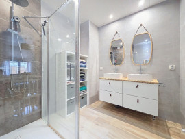 
                                                                                        Vente
                                                                                         Maison de Caractère, Piscine, Dépendance, Garage