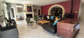 Vente
Maison de charme en pierre, 4 chambres, piscine.