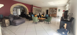 Vente
Maison de charme en pierre, 4 chambres, piscine.