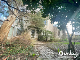 
                                                                                        Vente
                                                                                         Maison de charme proche commerces et transports