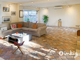 
                                                                                        Vente
                                                                                         Maison de charme proche commerces et transports