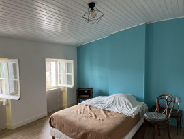 
                                                                                        Location
                                                                                         Maison de famille avec jardin sur la Charente