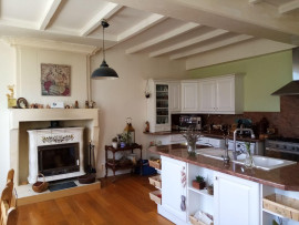 
                                                                                        Location
                                                                                         Maison de maître sur grand jardin au calme