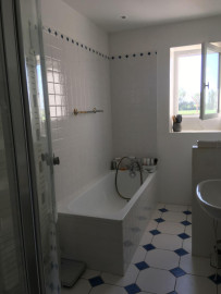 
                                                                                        Location
                                                                                         Maison de maître sur grand jardin au calme