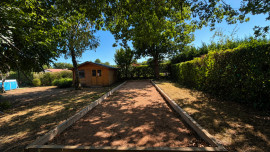 
                                                                                        Vente
                                                                                         MAISON DE PLAIN-PIED 115 m² • 1 285 m² DE TERRAIN • 5 PIECES - PISCINE/TERRAIN PETANQUE
