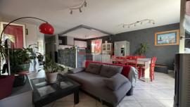 
                                                                                        Vente
                                                                                         MAISON DE PLAIN-PIED 115 m² • 1 285 m² DE TERRAIN • 5 PIECES - PISCINE/TERRAIN PETANQUE