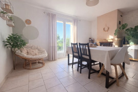 
                                                                                        Vente
                                                                                         Maison de plain-pied,3 chambres, un garage , 1254m2 de terrain clos