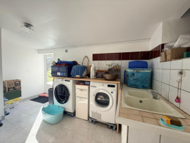 
                                                                                        Vente
                                                                                         Maison de plain-pied, 3ch, studio indépendant, tout à l'égout