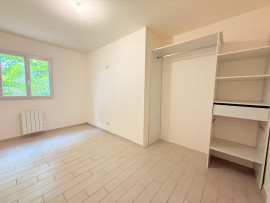 
                                                                                        Vente
                                                                                         Maison de standing ; 5 chambres; Vue dégagée/calme