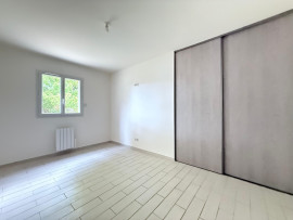 
                                                                                        Vente
                                                                                         Maison de standing ; 5 chambres; Vue dégagée/calme