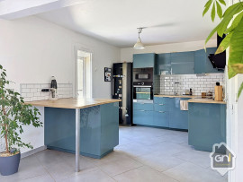 
                                                                                        Vente
                                                                                         Maison de type 5 avec jardin