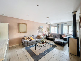 
                                                                                        Vente
                                                                                         Maison de Type 5 sur 1577m2 de jardin.