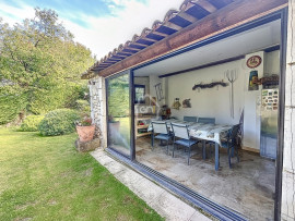 
                                                                                        Vente
                                                                                         Maison de Type 5 sur 1577m2 de jardin.