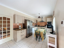
                                                                                        Vente
                                                                                         Maison de Type 5 sur 1577m2 de jardin.