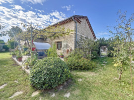 
                                                                                        Vente
                                                                                         Maison de Type 5 sur 1577m2 de jardin.