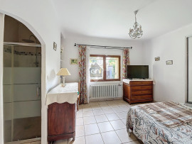 
                                                                                        Vente
                                                                                         Maison de Type 5 sur 1577m2 de jardin.
