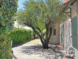 
                                                                                        Vente
                                                                                         Maison de Type 7 avec jardin.