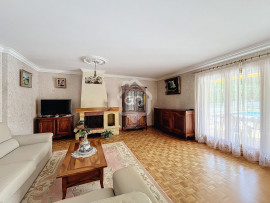 
                                                                                        Vente
                                                                                         Maison de Type 8 avec jardin