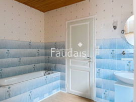 
                                                                                        Vente
                                                                                         Maison de ville avec ascenseur, garage et jardin, à vendre a