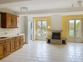 
                                                                                        Vente
                                                                                         Maison de ville avec ascenseur, garage et jardin, à vendre a