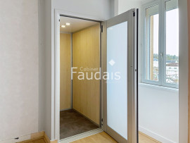 
                                                                                        Vente
                                                                                         Maison de ville avec ascenseur, garage et jardin, à vendre a