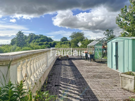 
                                                                                        Vente
                                                                                         Maison de ville avec ascenseur, garage et jardin, à vendre a