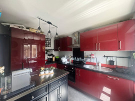 Vente
Maison de ville avec garage et jardin, Cernay