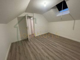 
                                                                                        Location
                                                                                         Maison de ville - Centre ville