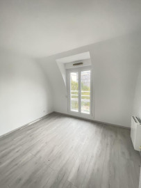 
                                                                                        Location
                                                                                         Maison de ville rénovée /calme /proche La Défense