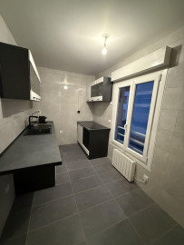 
                                                                                        Location
                                                                                         Maison de ville rénovée /calme /proche La Défense