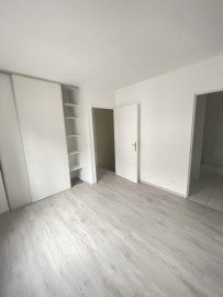 
                                                                                        Location
                                                                                         Maison de ville rénovée /calme /proche La Défense