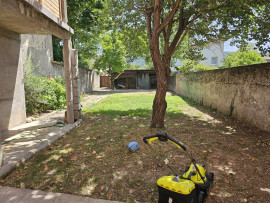 
                                                                                        Location
                                                                                         Maison de ville T4, surface au sol 92.83m² avec jardin. Calme et commodités à proximité.
