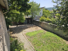 
                                                                                        Location
                                                                                         Maison de ville T4, surface au sol 92.83m² avec jardin. Calme et commodités à proximité.