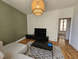 
                                                                                        Location
                                                                                         Maison de ville T4, surface au sol 92.83m² avec jardin. Calme et commodités à proximité.