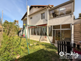 
                                                                                        Vente
                                                                                         Maison divisé en 2 appartements avec piscine