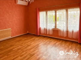 
                                                                                        Vente
                                                                                         Maison divisé en 2 appartements avec piscine