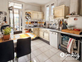 
                                                                                        Vente
                                                                                         Maison divisé en 2 appartements avec piscine