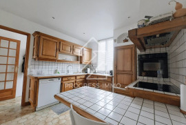 
                                                                                        Vente
                                                                                         Maison édifié sur un terrain 208m² au JONCS M