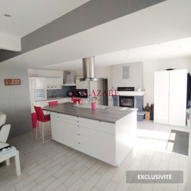 
                                                                                        Vente
                                                                                         Maison familiale 170m² avec dépendances