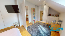 
                                                                                        Vente
                                                                                         Maison familiale 5 pièces avec jardin, double box - Le Chesnay-