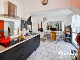 
                                                                                        Vente
                                                                                         Maison familiale 6 pièces avec piscine et garage
