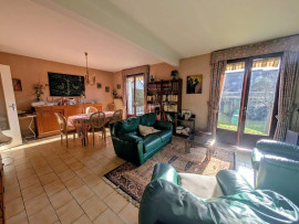 
                                                                                        Vente
                                                                                         Maison familiale à Ormesson avec jardin et fort potentiel